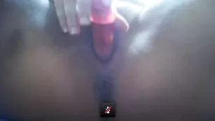 Похотливая малышка в скайпе дрочит пизду фаллосом