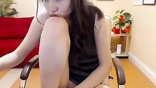 Роскошная курва LucyTess_delicious раздевается на камеру