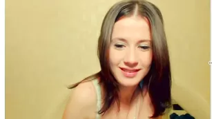 gabriella13 милая шатенка с круглыми сиськами