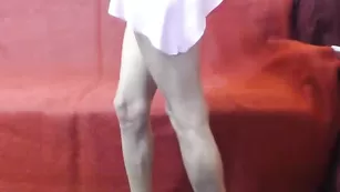 Худенькая брюнетка Ariana_xo_xo яро дрочит обе дырки