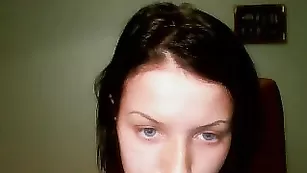 Знатная курва blondbeauty обнажает сексуальное тело