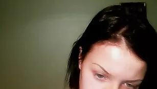 Знатная курва blondbeauty обнажает сексуальное тело