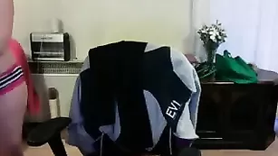 Пышная блондинка molimoli21 показывает сиськи и вертит попкой