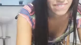 Пылкая брюнеточка Flower_dream соблазняет большой попой