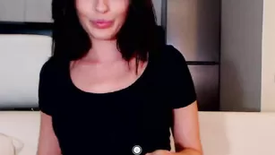 Шикарная леди nessalin ласкает большие сисечки