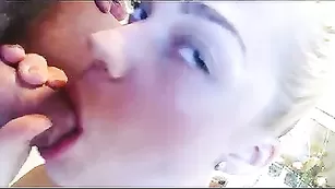 Милая блондинка 0milana0 делает минет и трахается