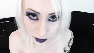 Топ модель Emily Astrom демонстрирует большие сиськи