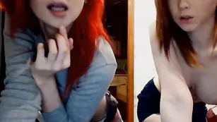 Пара сексуальных развратниц Sasha_Julia показали грудь