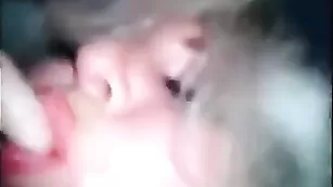 Шальная блонда смачно ебется в очко