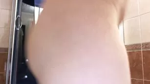 Строптивая шалава pepetka трахает бритые дырочки