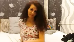 Жаркая штучка Cythereagold показывает бритые дырки