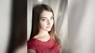 Темноволосая красавица Valery_21 мастурбирует бритую пизду