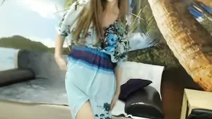 Милая дамочка carmellita раздевается на камеру