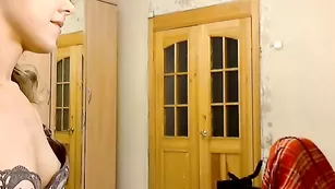 Худенькая блонди cherryV в эротическом белье