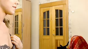 Худенькая блонди cherryV в эротическом белье