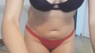 Очаровательная курва Flower_dream позирует в нижнем белье