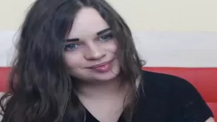 Роскошная пассия AngelSweet23 трахает пизду страпоном