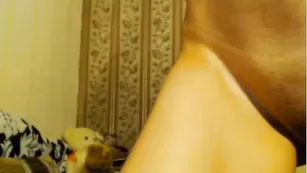 Сексуальная модель SEX-and-SPORT нежно мастурбирует пизду