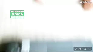 Озорная куколка Vasilisa_K1ng сосет пенис и трахается в пизду