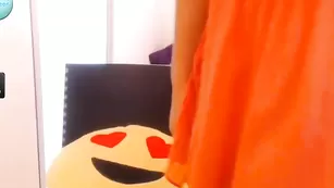 Рыженькая шлендра Joleesexy08 раздвигает сексуальные ножки