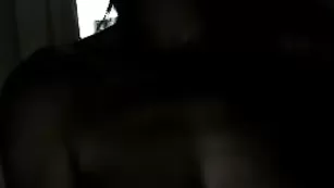 Великолепная сучка Lilemma принимает душ