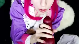 Красноволосая стерва Lana_rain дрочит пизду секс игрушкой