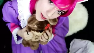 Красноволосая стерва Lana_rain дрочит пизду секс игрушкой