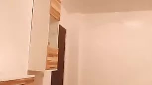 Грудастая брюнетка giuliahoot эротично раздевается