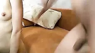 Красотка с членом vicats трахает подружку в пизденку