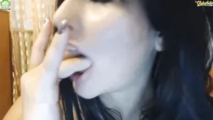 Жаркая потаскушка sexyboner скачет на секс игрушке