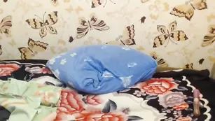 Смазливая куртизанка ilionora2222 страстно дрочит пизду