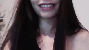 Шальная курва Laurenbrite отсасывает хуй
