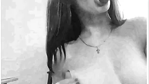 Рыженькая куколка playboy1 трахает пизду секс игрушкой