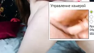 Рыженькая красотка с большими сиськами мастурбирует пизду