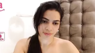 Сексапильная брюнетка Karla_wand демонстрирует маленькие сиськи