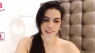 Сексапильная брюнетка Karla_wand демонстрирует маленькие сиськи