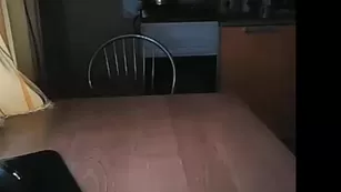 Похотливая шалава fuckingdie смачно дрочит пизду