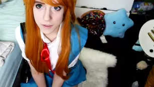 Рыжая школьница Lana_Rain трахает пизду фаллосом