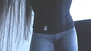 Сучка с упругой попой lady_sport эротично позирует