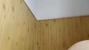 Милая девка Sexwithlelya69 облизывает пальчики ног