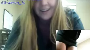 Обворожительная сучка смачно дрочит пизду фаллосом