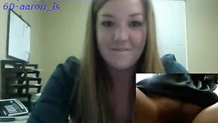 Обворожительная сучка смачно дрочит пизду фаллосом