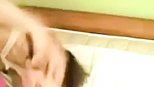 Симпатичная девушка страстно трахается с парнем