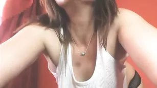 Замечательная дамочка Roxyallyours демонстрирует большие сиськи