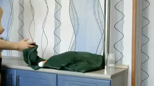 Строптивая детка CuteAmelie позирует в одних чулках