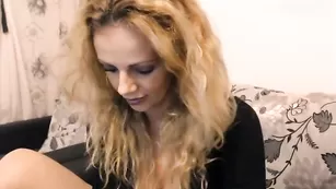 Милая блонда Lovesonia2u общается во фри чате