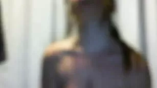 Грудастая шалава puta нежно мастурбирует пизду