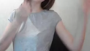 Строптивая дамочка Adalindobrev18 позирует в трусиках