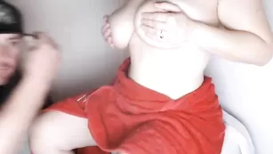 Сисястая дамочка Candypuff глубоко сосет член