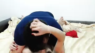 Тощая брюнетка Laurenbrite смачно ебется в пизду